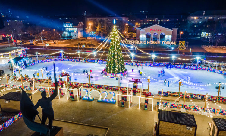 2022: Новогодний городок и праздничное оформление в Уссурийске