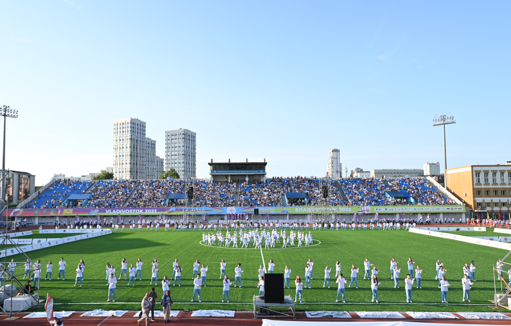 Церемония открытия Первых летних международных спортивных Игр «Дети Приморья»
